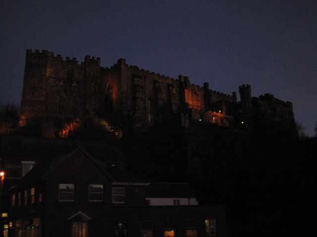 夜のダーラム城